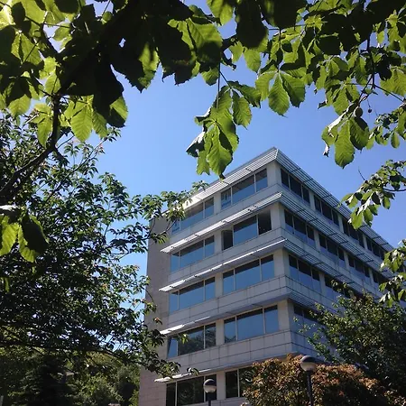 乌鲁梅阿河畔旅舍 3*